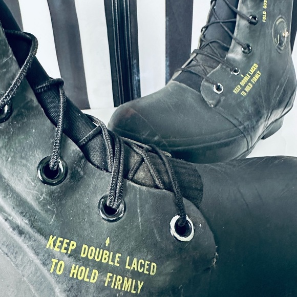 US Military Issue (1977) Mickey Mouse Bunny BATA Rubber Boots - 11R - Picture 10 of 12